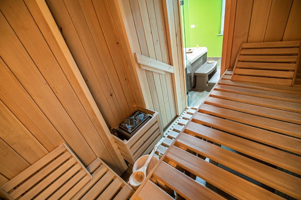 Holiday Home With Hot Tub And Sauna Sabina Rovte Exteriér fotografie