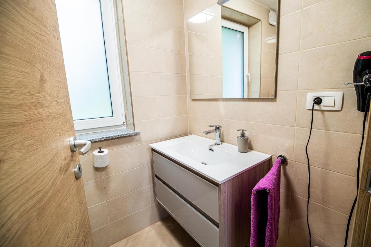 Holiday Home With Hot Tub And Sauna Sabina Rovte Exteriér fotografie